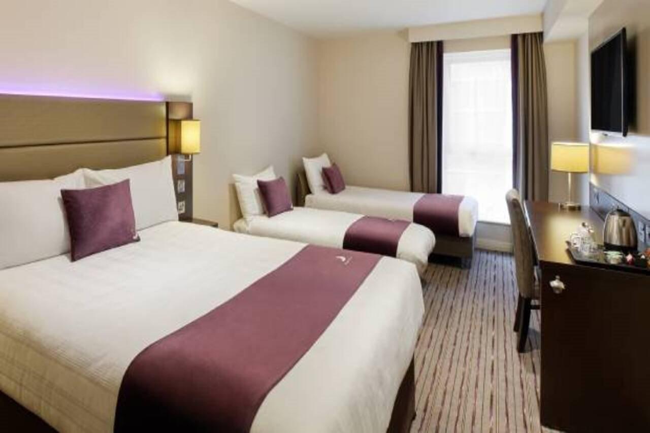 Premier Inn Addlestone Exterior foto