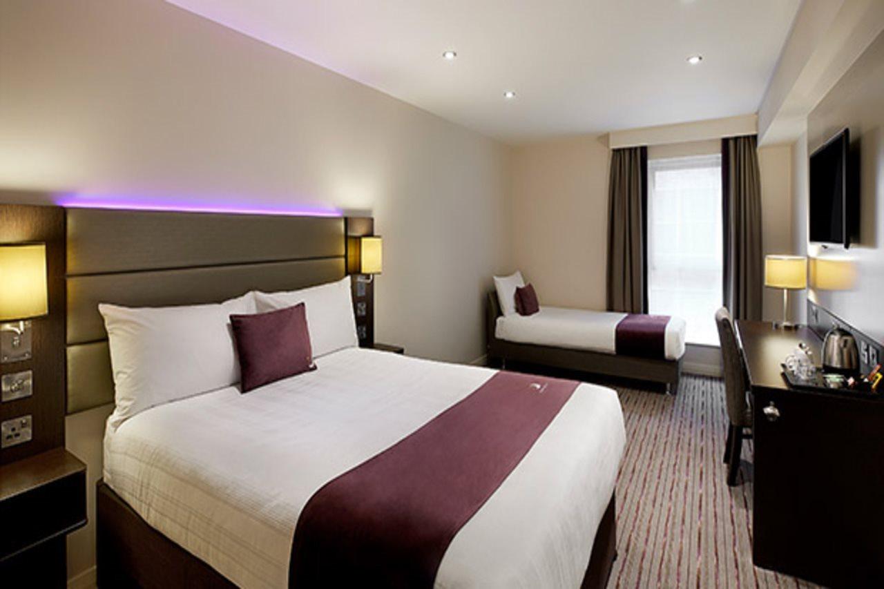 Premier Inn Addlestone Exterior foto