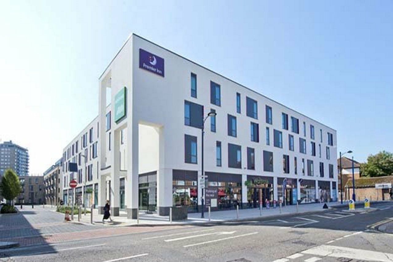Premier Inn Addlestone Exterior foto