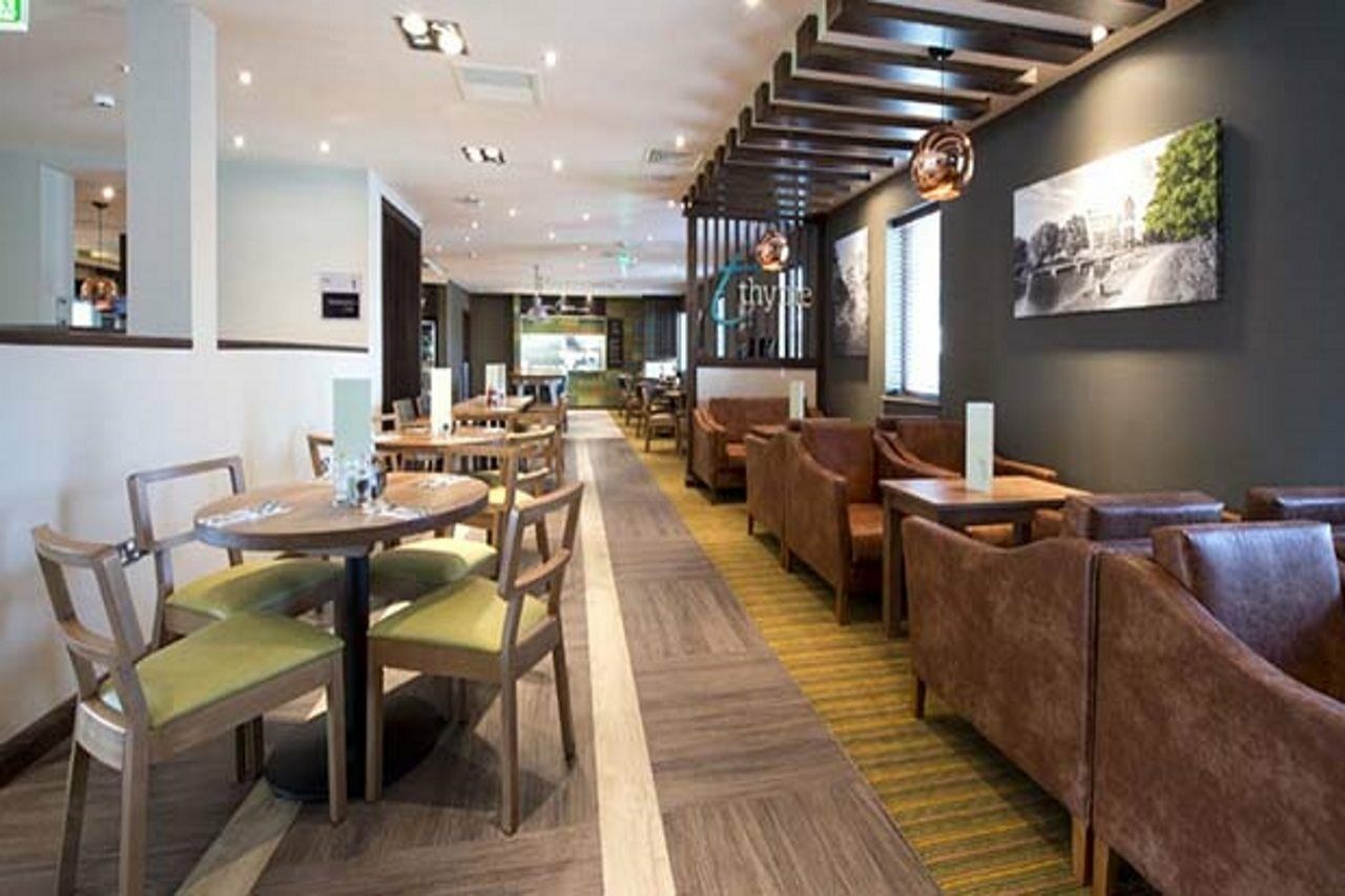 Premier Inn Addlestone Exterior foto