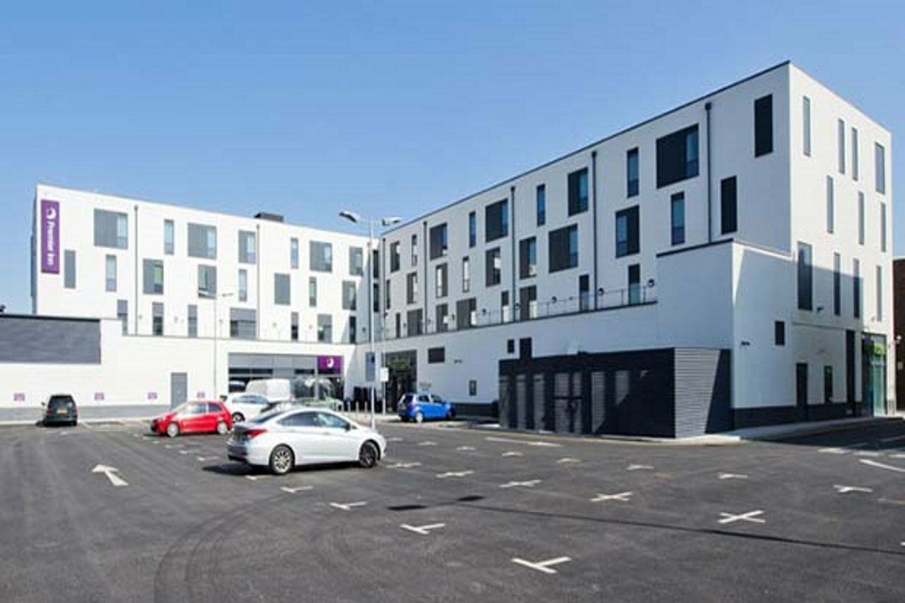 Premier Inn Addlestone Exterior foto