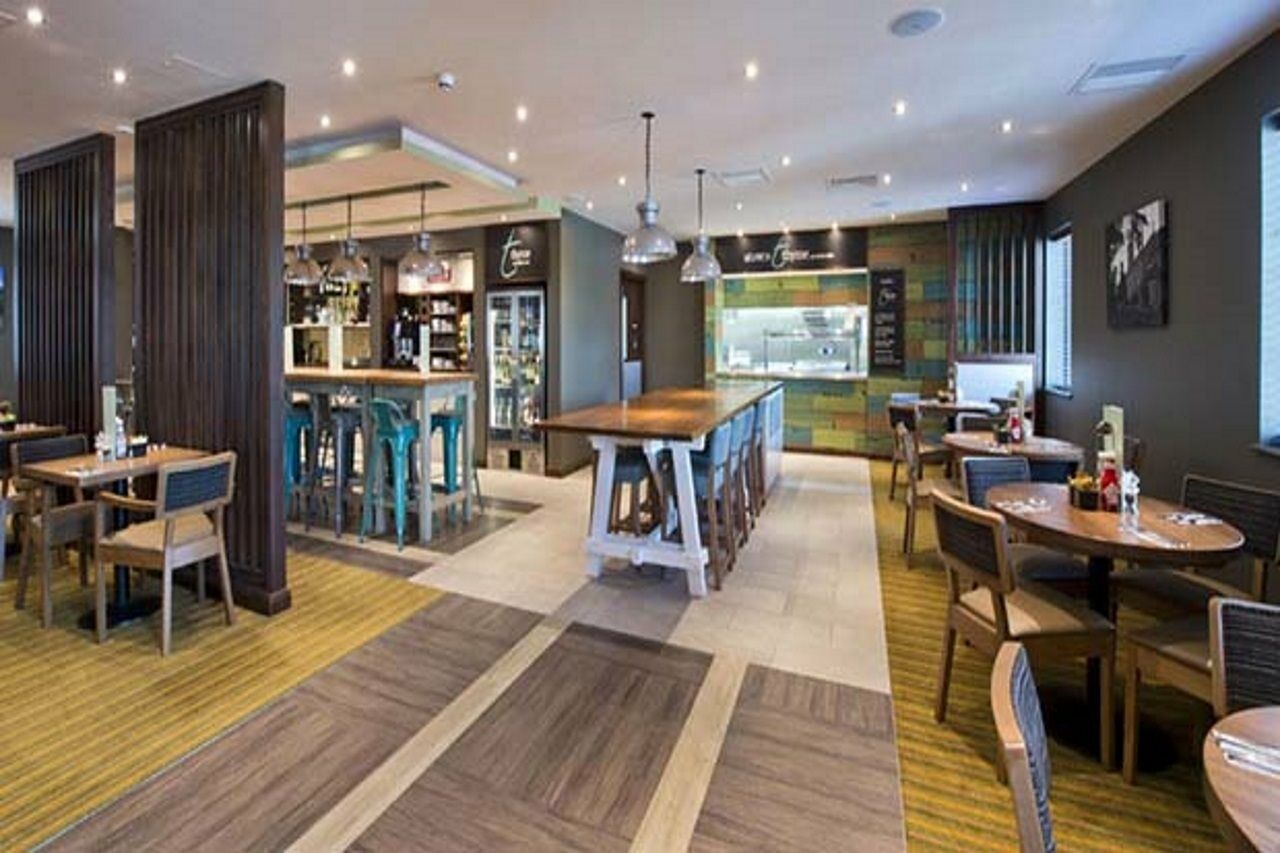 Premier Inn Addlestone Exterior foto